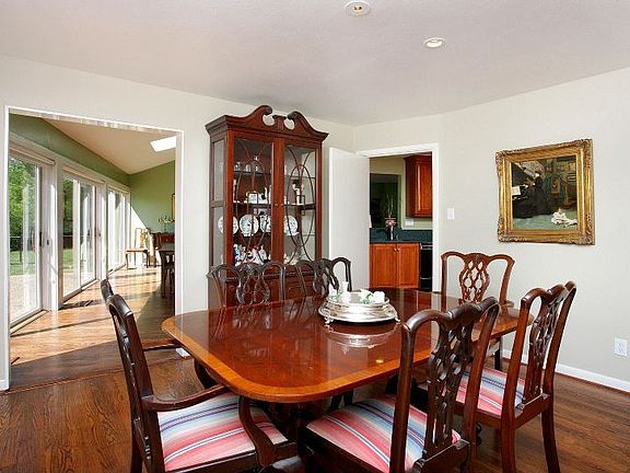 3rd image of 35 Oak Park Dr