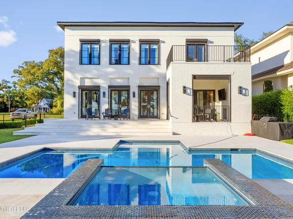 924 E Beach Blvd, Gulfport, MS 39501