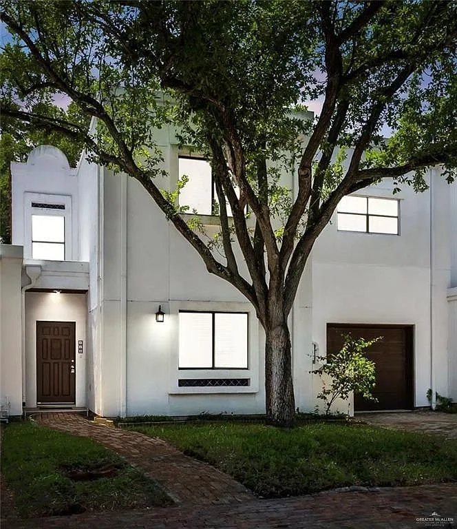 4 bed, 3.0 bath, 1951 sqft, $2,500 — Photo 1