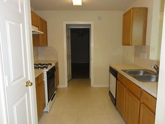 4th image of 6751 Bellaire Gardens Dr