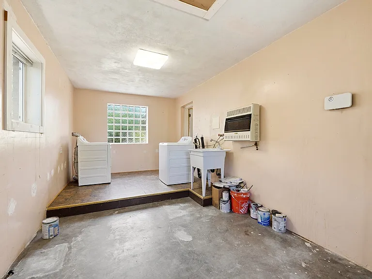 1560 Roslyn St — Photo 18