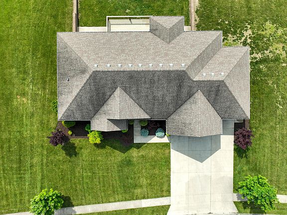 5th image of 133 Seven Oaks Dr