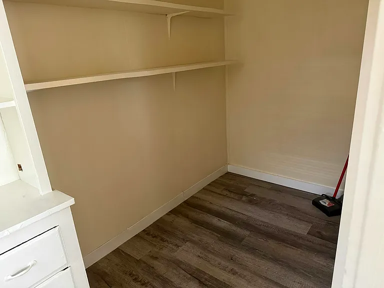 242 Fort Pleasant Ave #2L — Photo 8