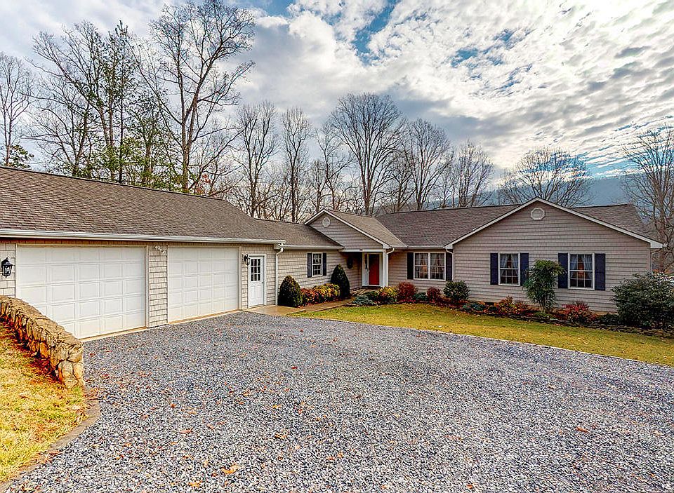 1st image of 300 Deerwood Dr