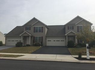 5128 Oak Leaf Dr, Mount Joy, PA 17552