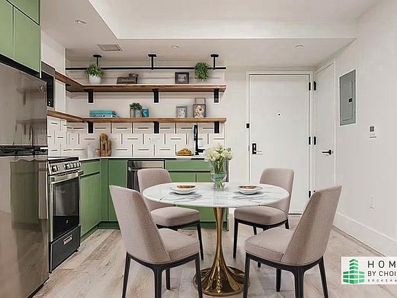 4th image of 1510 Gates Ave #601