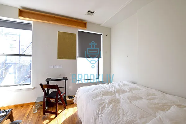 Rented by null | media 32