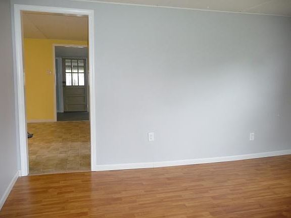 3rd image of 200 Plymouth Ln