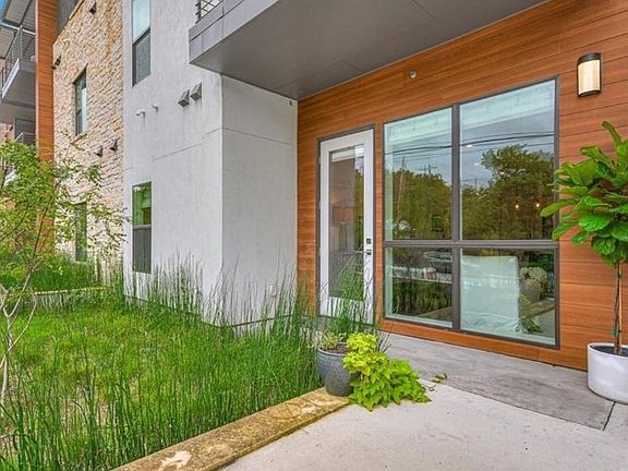 3rd image of 207 W Johanna St #102