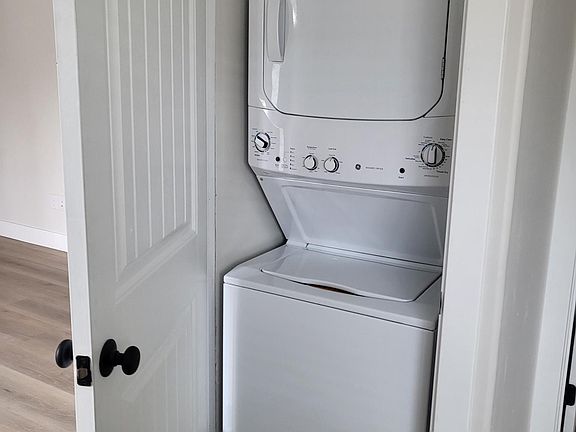 5th image of 361 Roosevelt St #5