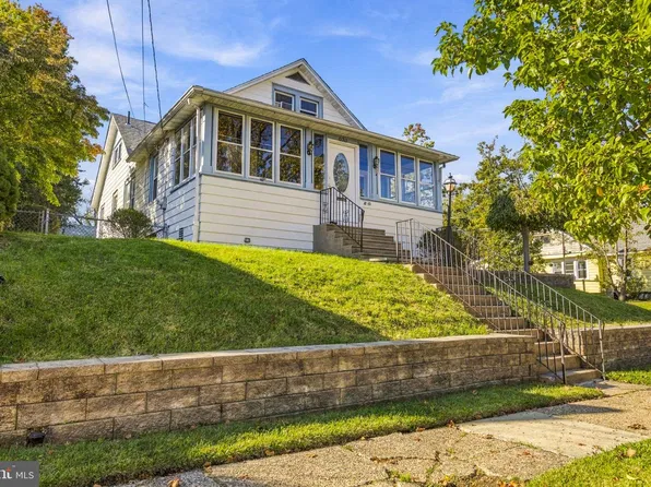 20 Lawrence Ave, Barrington, NJ 08007