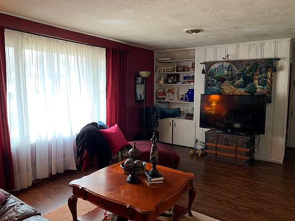 4th image of 945 E Orleans St