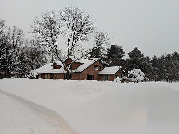 Front of House from driveway.