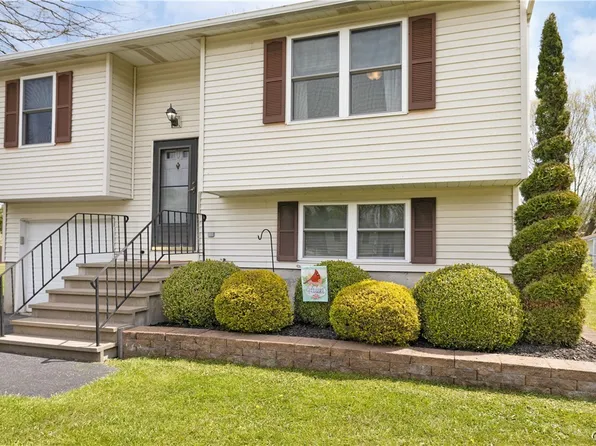 83 Ripplebrook Ln, Minoa, NY 13116