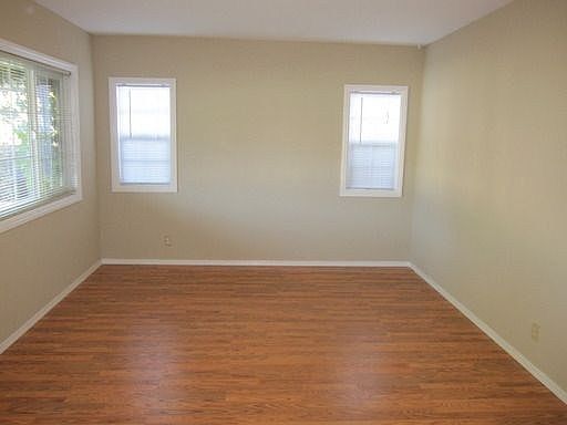 3rd image of 3382 Warburton Ave