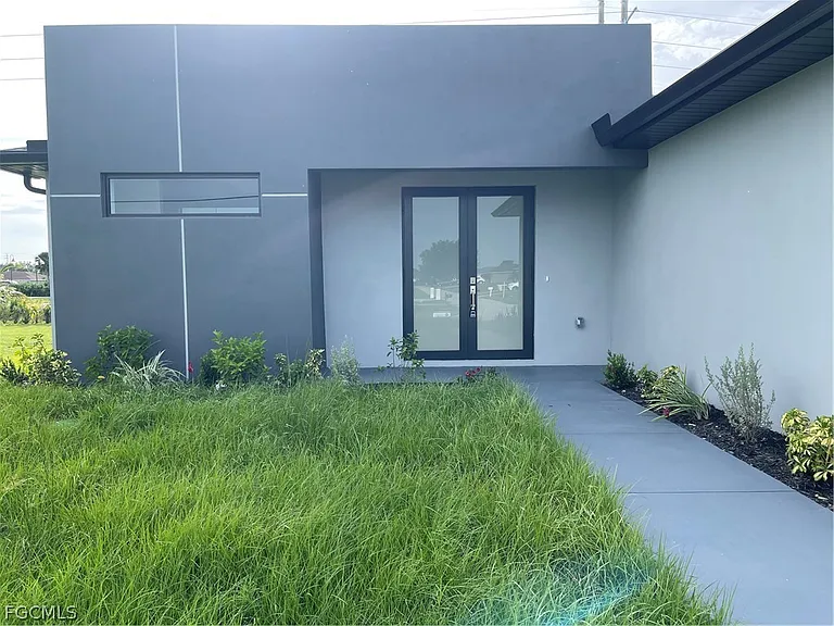 610 Floyd Ave S — Photo 2