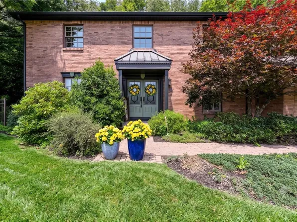 330 Elm Dr, Greensburg, PA 15601