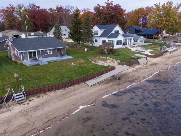 10211 Rood St, Lake Station, MI 48632