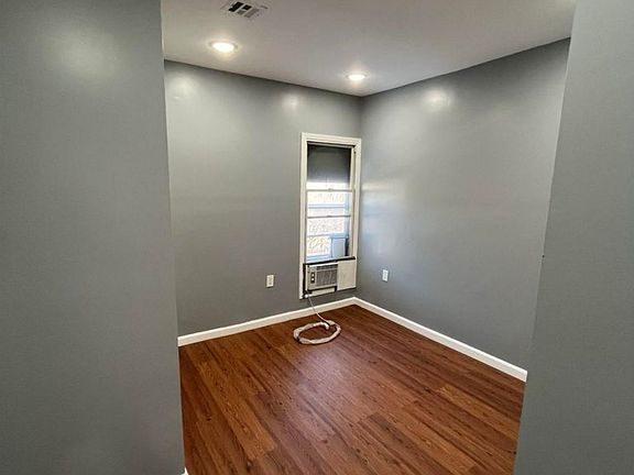 5th image of 115 Belmont Ave