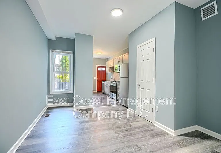 2408 Llewelyn Ave — Photo 5