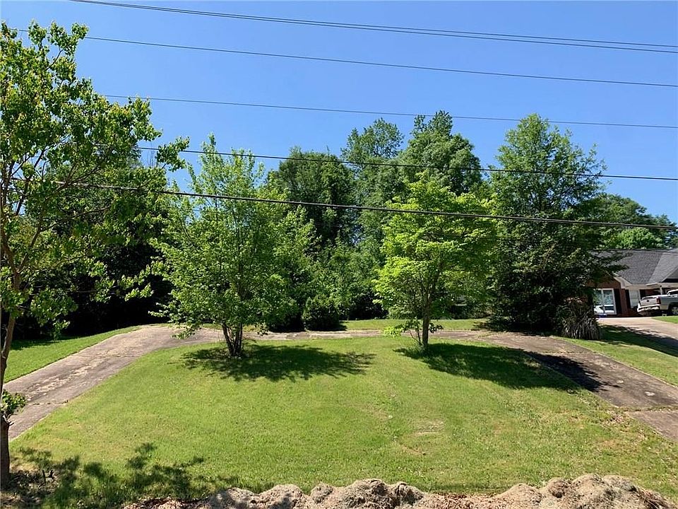 2nd image of 709 India Rd