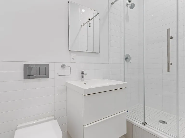 210 E 22nd St #4B — Photo 5
