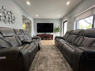 860 NW 18th Pl, Miami, FL 33125