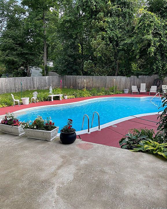 2nd image of 5 Long Ridge Ct