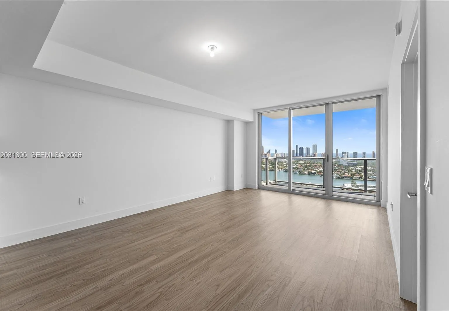 The Harbour South Condo — Photo 1