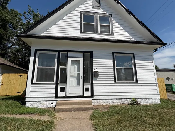 316 N 4th St, Leavenworth, KS 66048