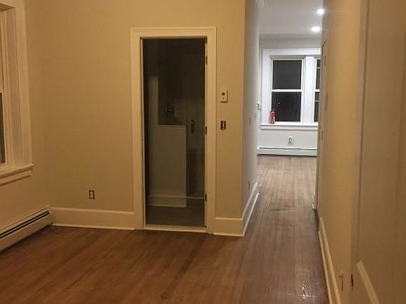 4th image of 32 Monroe Pl