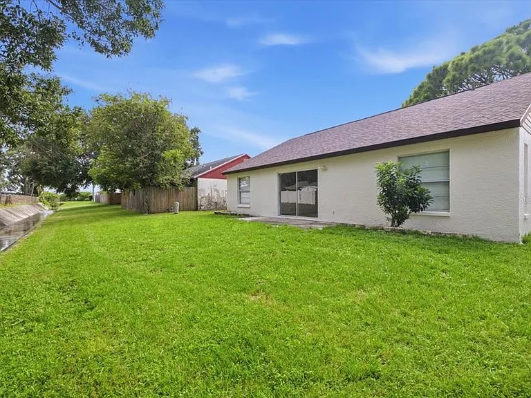 1901 Castle Bay Ct — Photo 30