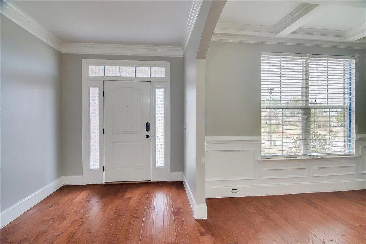 4 bed, 2.5 bath, 2691 sqft, $2,250 — Photo 2