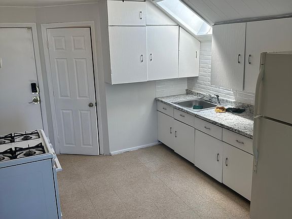2nd image of 122 Lincoln Ave Floor 1
