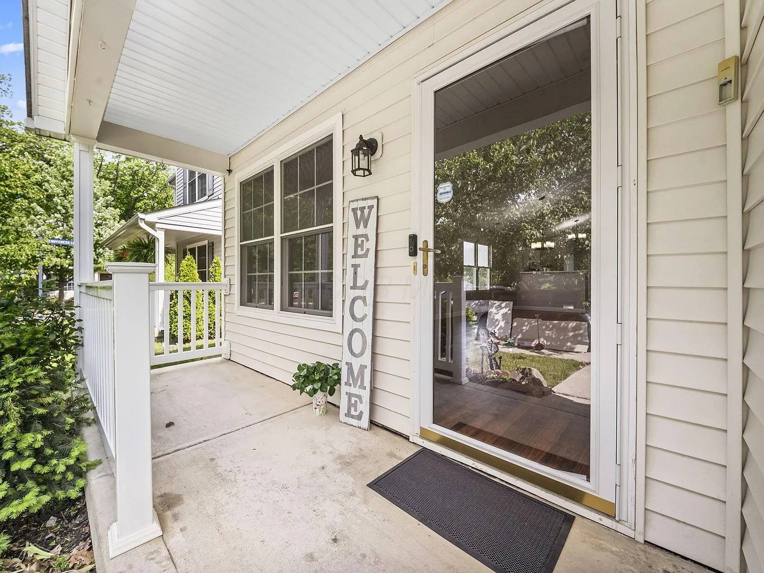 3 bed, 2.0 bath, 1197 sqft, $2,000 — Photo 4