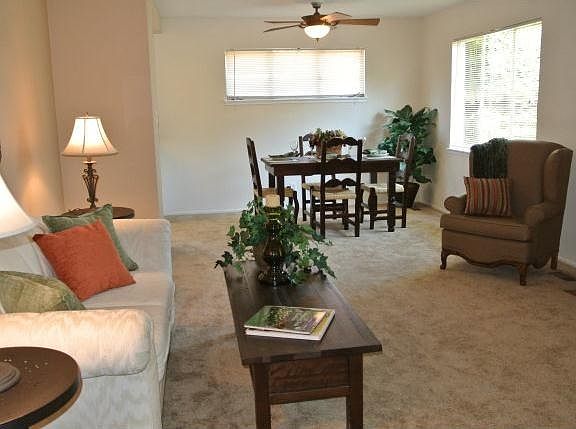 4th image of 3551 Mauricia Ave