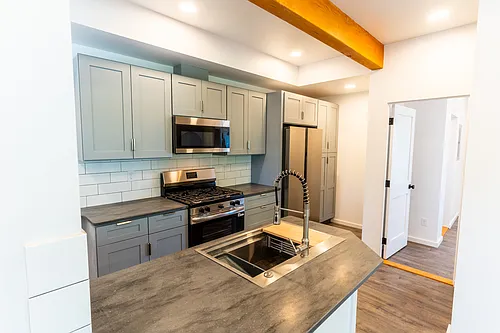155 N Maple St #1 Photo 1