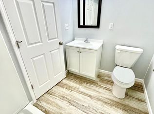 25A E Side Sq, Canton, IL 61520