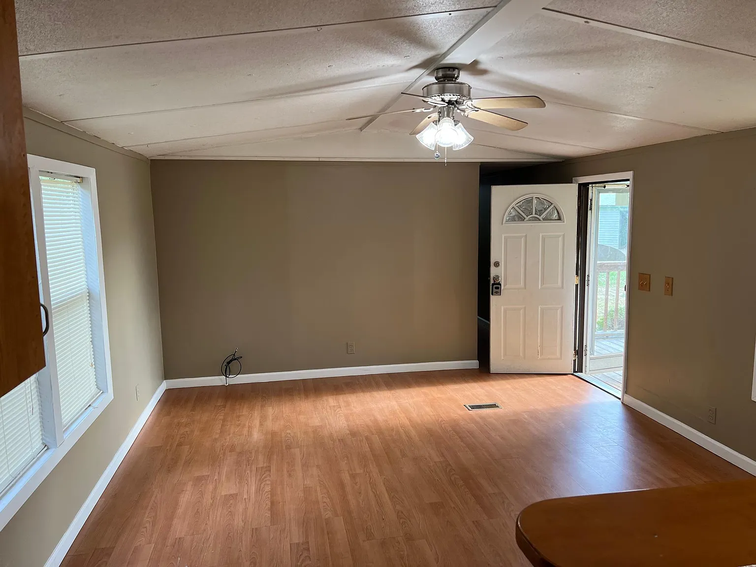 3 bed, 1064 sqft, $1,250 — Photo 3