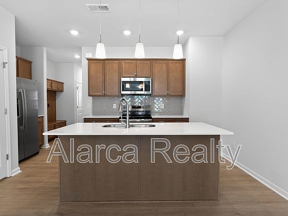 4th image of 2962 Sloan Dr