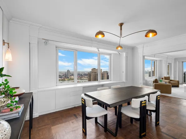 303 East 57th Street image 3 of 15