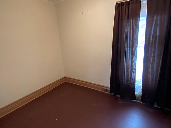 5th image of 28 Leamington Pl