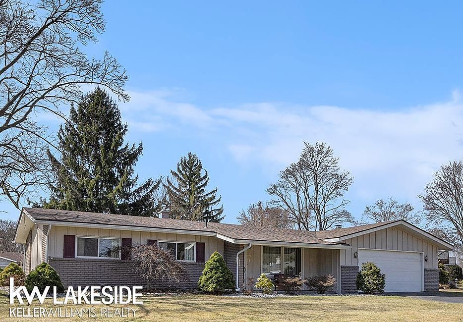 1st image of 8996 Carriage Hill Dr