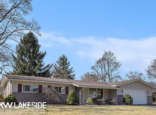 8996 Carriage Hill Dr, Shelby Township, MI 48317