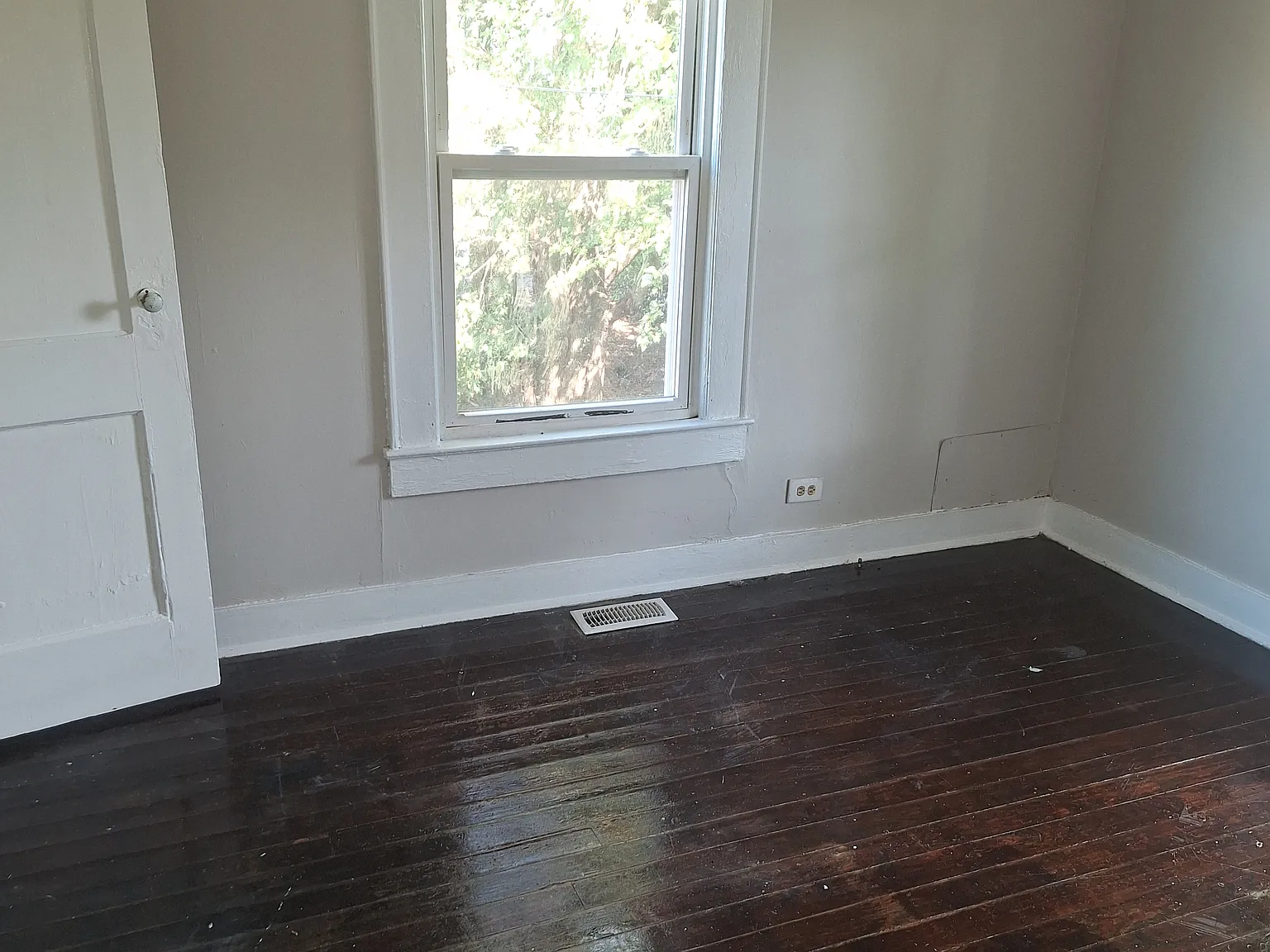 1901 E Ozark Ave — Photo 4