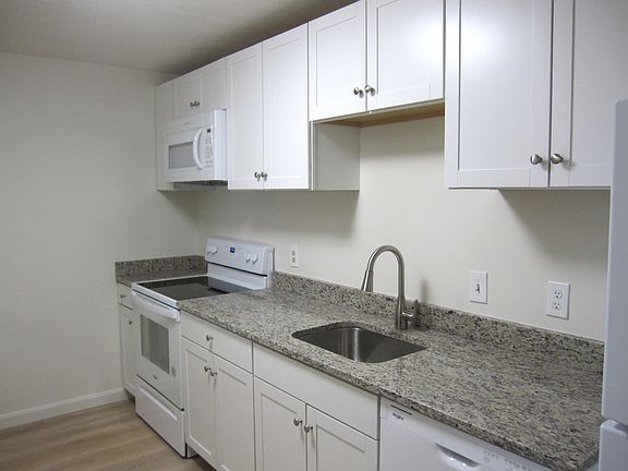 3rd image of 270 Quarry St #14