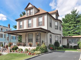 8 Madison St, Port Washington, NY 11050