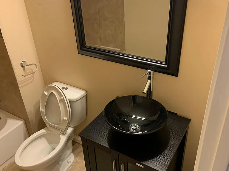 2nd bathroom detail