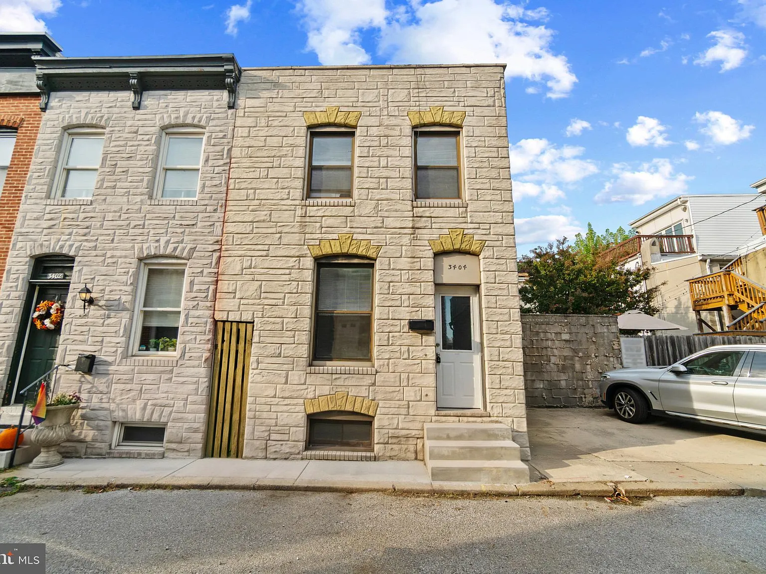 2 bed, 1.0 bath, 988 sqft, $1,850 — Photo 2