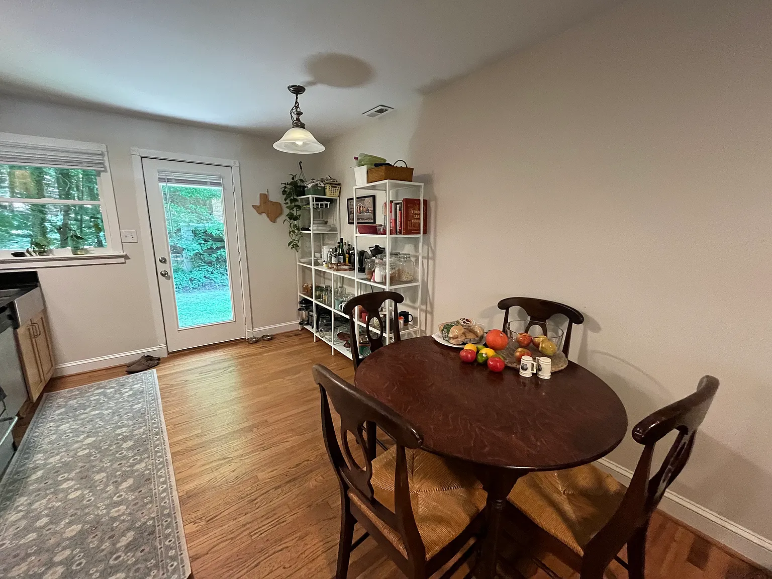 2 bed, 728 sqft, $1,350 — Photo 4